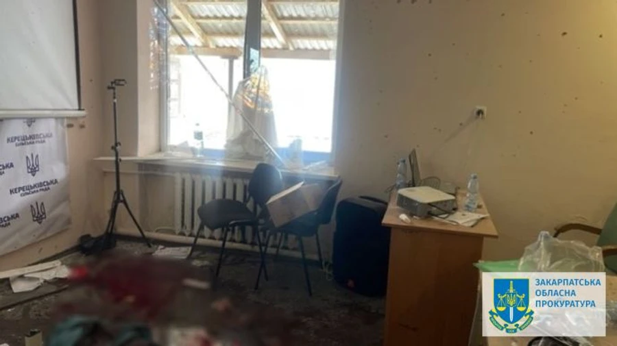 Підривник у реанімації, 5 людей ще оперують – на Закарпатті повідомили про поранених гранатами