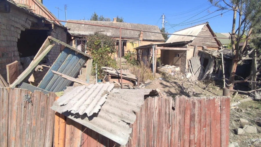 Hotels and houses in Nikopol come under Russian artillery fire