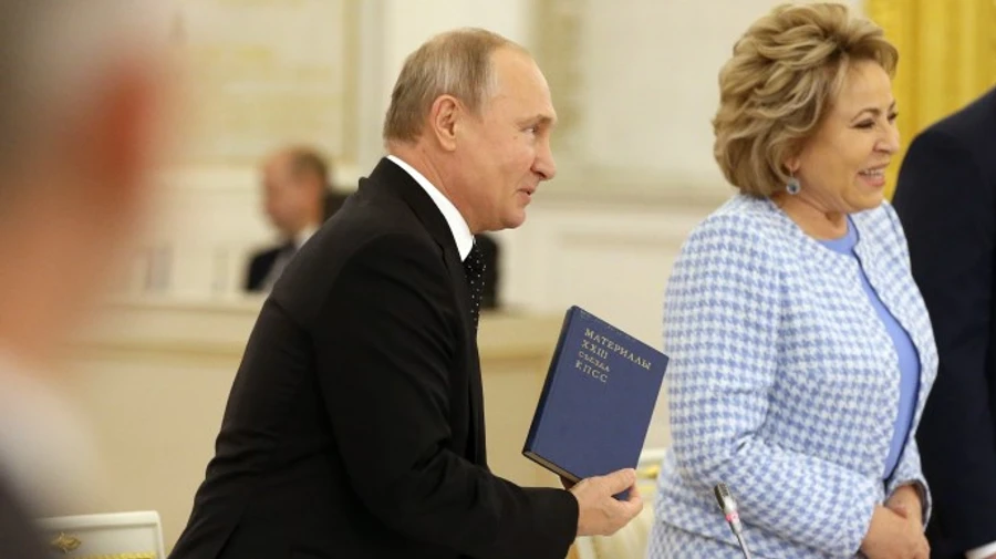 Путин решил вернуть в школьную программу советских писателей