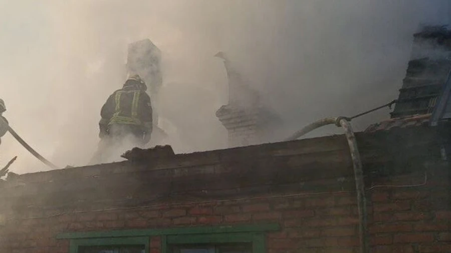 Russians attack Zaporizhzhia, hitting residential complex and causing fire