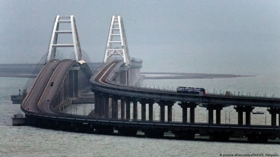 Кабмин инициирует санкции против 24 компаний и 6 человек за Керченский мост и парки Севастополя