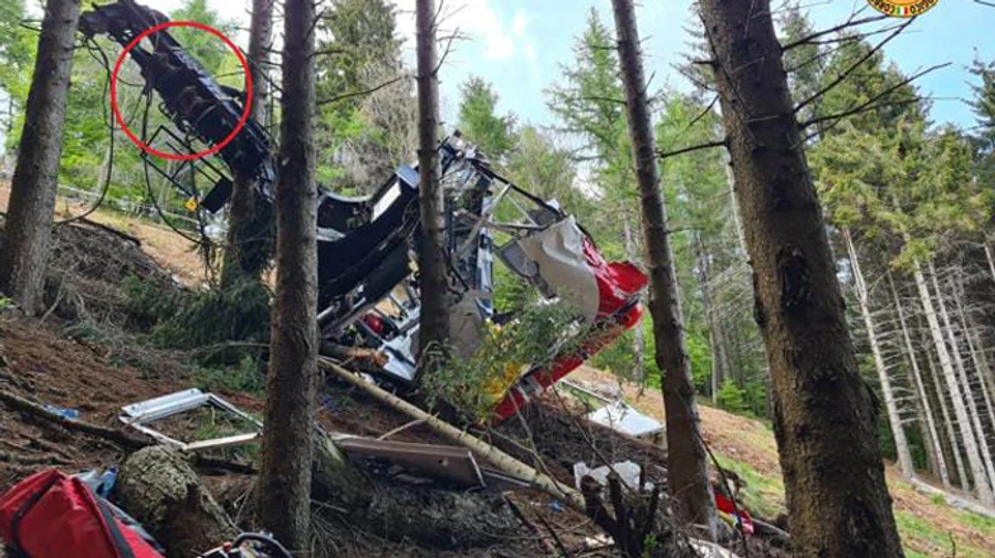 Ребенка, выжившего после обрыва кабины подъемника в Италии, выписали из реанимации