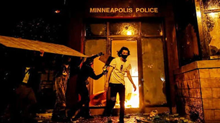 Почнеться мародерство – почнеться стрілянина: що відомо про масові протести у США