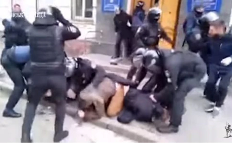 ДБР шукає відео й фото з місця сутички поліції з С14 у Києві