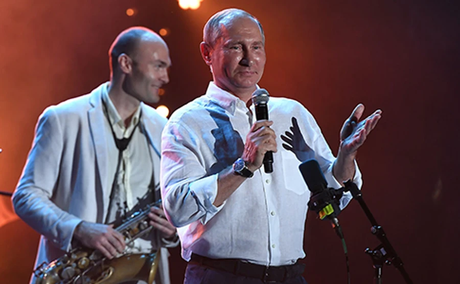 Путин вышел на сцену Koktebel Jazz Party в оккупированном Крыму