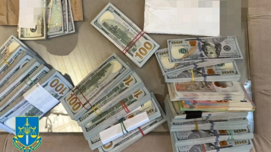 Полиция: Супруги организовали схему для уклонистов, во время обысков найдены более 13 млн грн