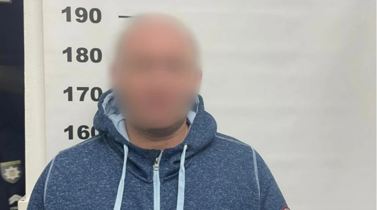 Сім років переховувався за кордоном: на Київщині чоловіка підозрюють у зґвалтуванні 17-річної дівчини