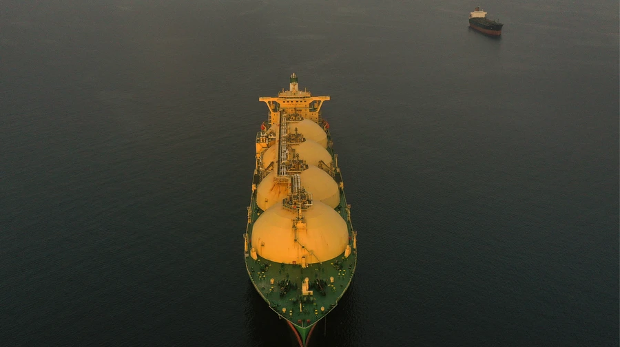 Из Ормузского пролива после длительной блокады выходят танкеры с нефтью и СПГ – СМИ