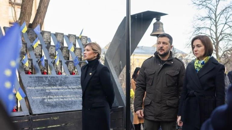 Президентка Молдовы приехала в Киев и посетила Аллею Героев Небесной Сотни 