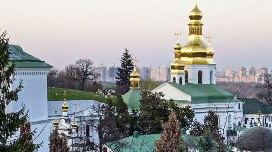 Полиция фиксирует, что священники УПЦ МП вывозят из Лавры – Ткаченко  