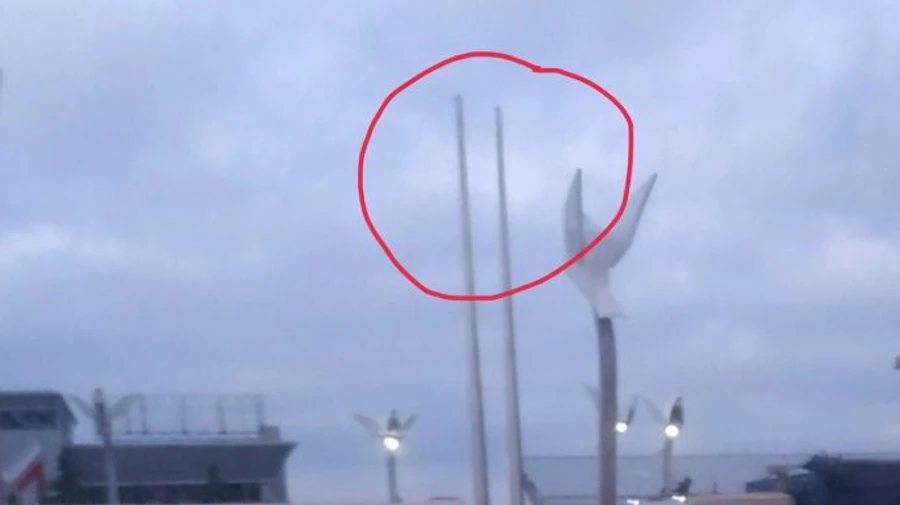 Активісти періодично знімають російський прапор у Маріуполі – радник мера