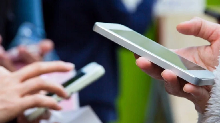 Найдешевші тарифи українських мобільних операторів: що пропонує велика трійця у 2025-му?