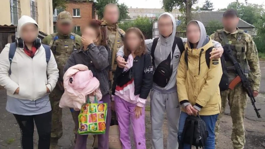 Ukraine’s border guards set five teenagers free; occupiers held them in cellar