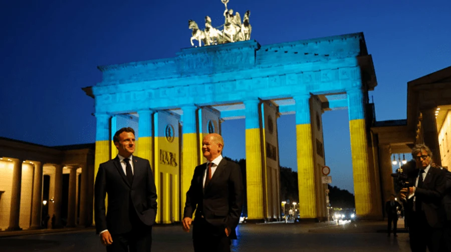 Макрон и Шольц настаивают на переговорах и выводе российских войск