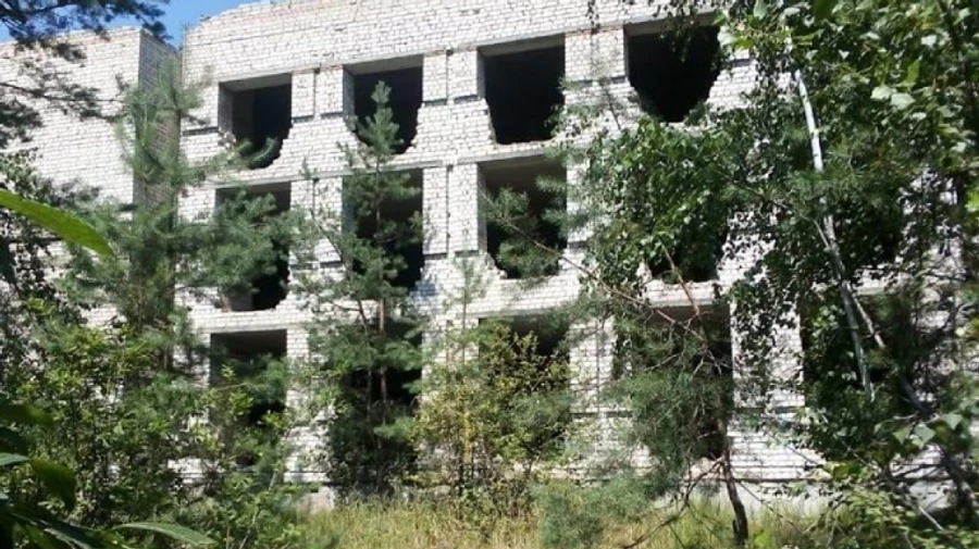 Під завалами закинутого будинку знайшли тіло зниклого підлітка