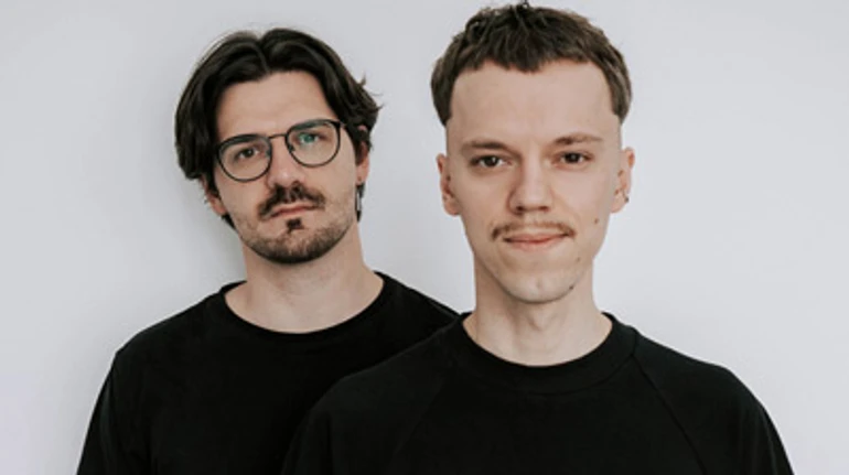 Зачем покупать обычную одежду, если можно купить цифровой пуховик от Louis Vuitton. Интервью с основателем FFFACE