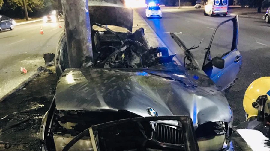 У Запоріжжі машина влетіла в рекламний щит: загинули троє громадян Марокко