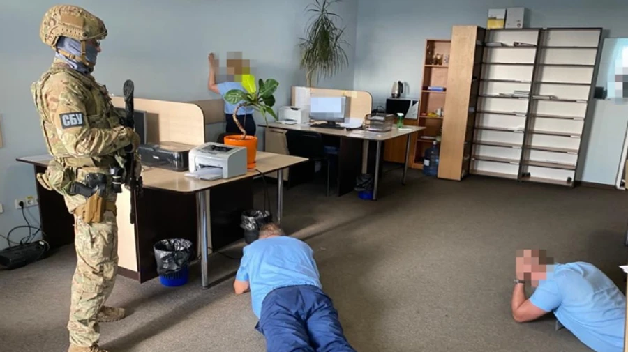 СБУ заблокувала корупційну схему на митниці: вилучену валюту ще рахують