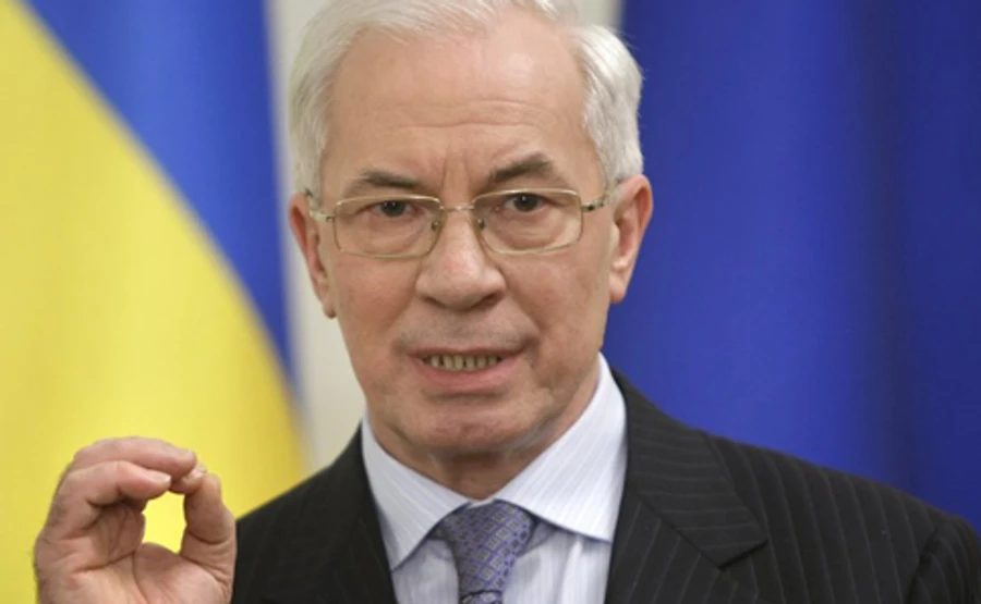 Азаров с сыном получили 140 млн за назначение Клюева – ГПУ