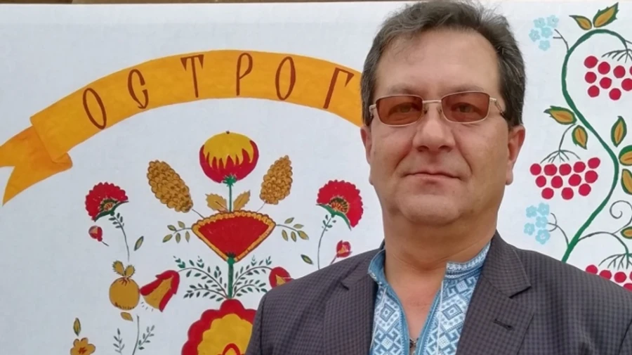 Уволен мэр Острога, который пьяным пел русские песни в День памяти защитников Украины