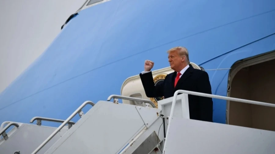 Трамп продовжив шлях в Давос після технічної несправності літака