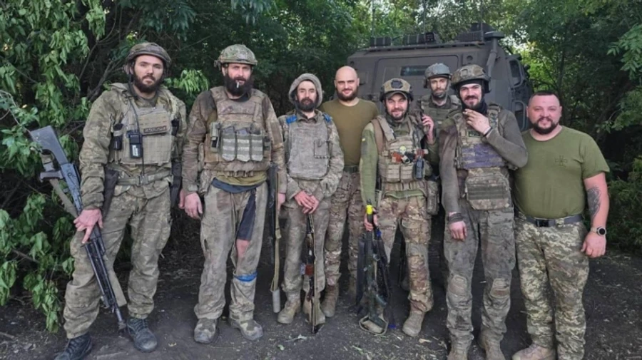 Ukrainian soldiers leave 70-day encirclement