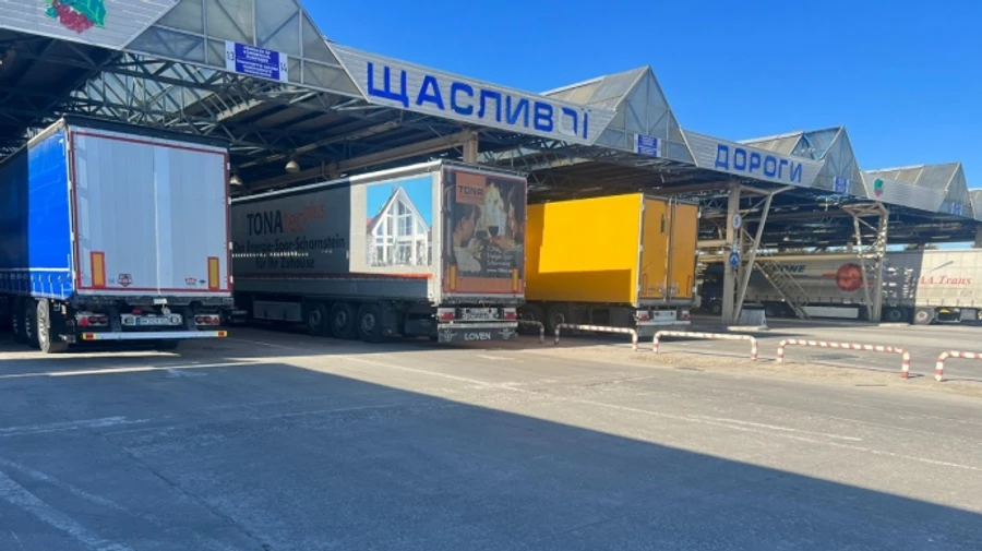 Поляки сняли блокаду на одном из пунктов пропуска: что и как едет на границе