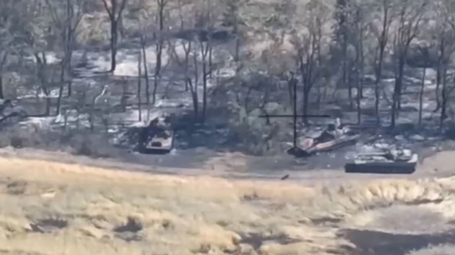 Paratroopers take out Russian 2S3 Akatsiya battery