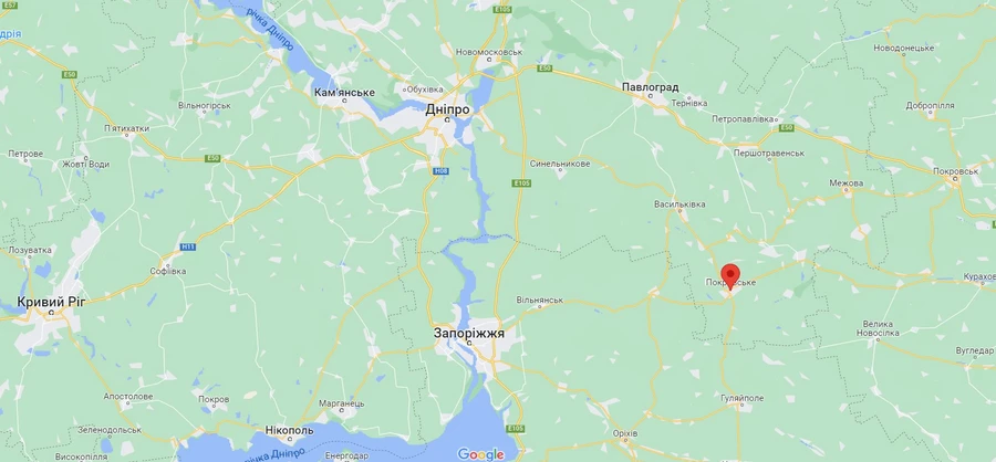 Росіяни обстріляли касетними снарядами село на Дніпропетровщині: загорілися будинки