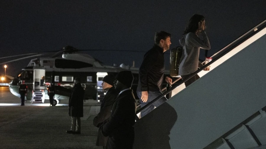 Супруги Вэнс прибыли в Гренландию