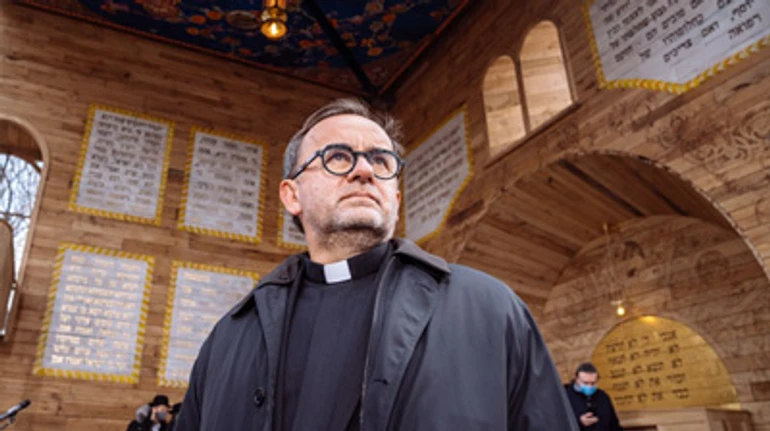 Отець Патрік Дебуа: Бог не запитає тебе, що зробив Путін чи Макрон. Він запитає, що зробив ти