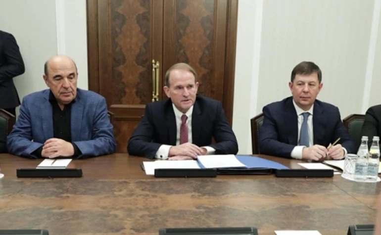 Санкції – це теж цивілізований шлях: Чому Зеленський ввів санкції проти каналів Медведчука?