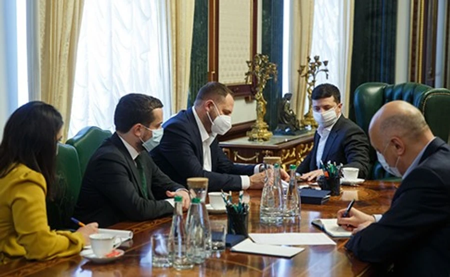 Новости 21 апреля: продолжение карантина, увольнения у Зеленского