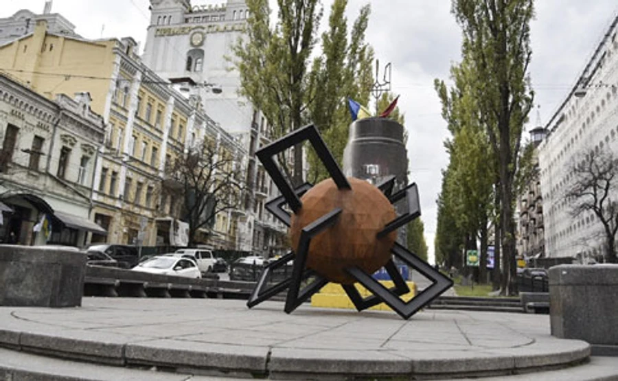 В Інституті нацпам'яті думають, що зробити замість Леніна в центрі Києва