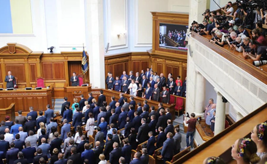 У Раді створили 5 фракцій і депутатську групу. Список керівників  