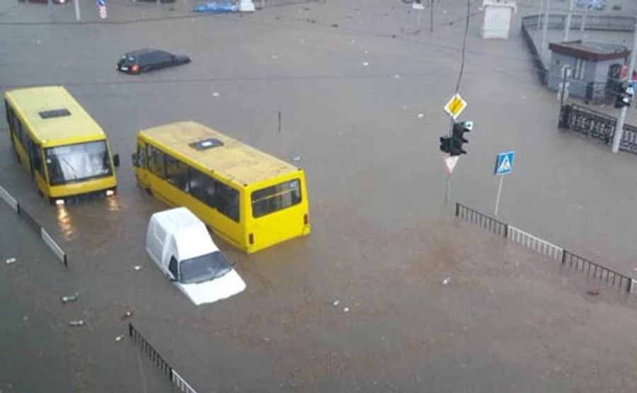 Слідом за Києвом затопило Львів – води по пояс