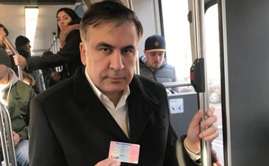 Саакашвили получил в Нидерландах удостоверение личности