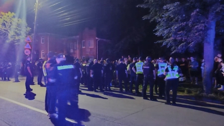 У Вінниці сотні людей вимагали звільнити чоловіків, яких ТЦК нібито утримує на місцевому стадіоні