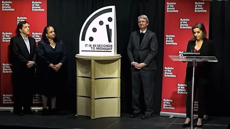 Часы Судного дня перевели на четыре секунды ближе к катастрофе: какие главные причины