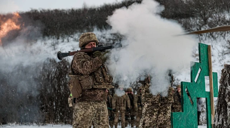 На фронте уже более 300 боев за день, враг давит на разных направлениях – Генштаб