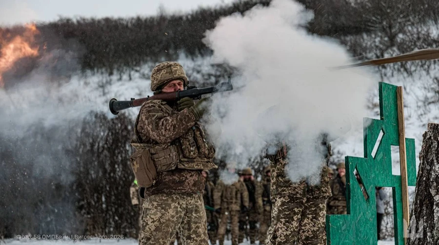 На фронте уже более 300 боев за день, враг давит на разных направлениях – Генштаб