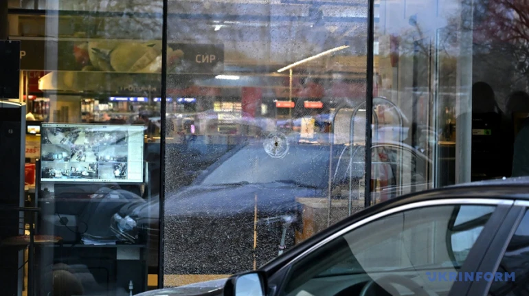 Стрілянину в Києві розслідують як теракт, загинули батьки пораненого хлопчика