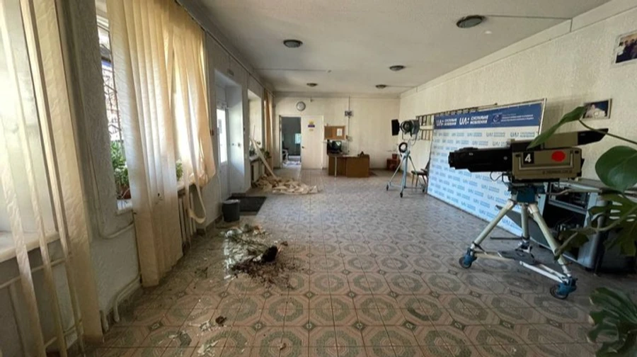 Вибили понад 50 вікон: Під час атаки на Кривий Ріг росіяни пошкодили студію Суспільного