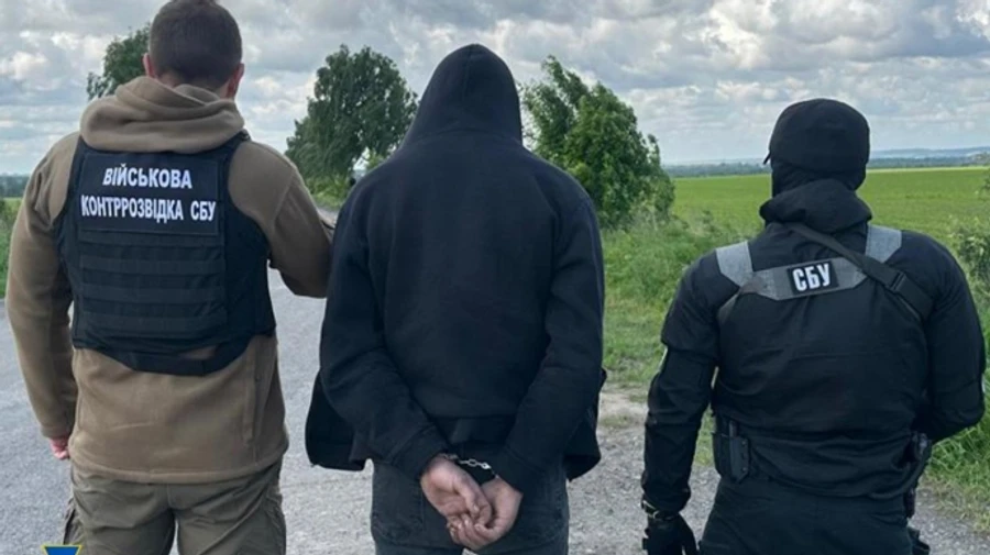 СБУ: 24-летний мужчина шпионил за военными аэродромами на Ровенщине