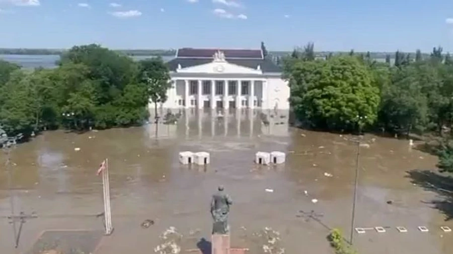 В окупованій Новій Каховці почала спадати вода, в Корсунці пливуть труни – мер