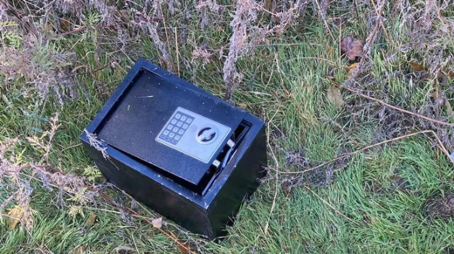 Выносили миллионы вместе с сейфами: полиция накрыла банду медвежатников