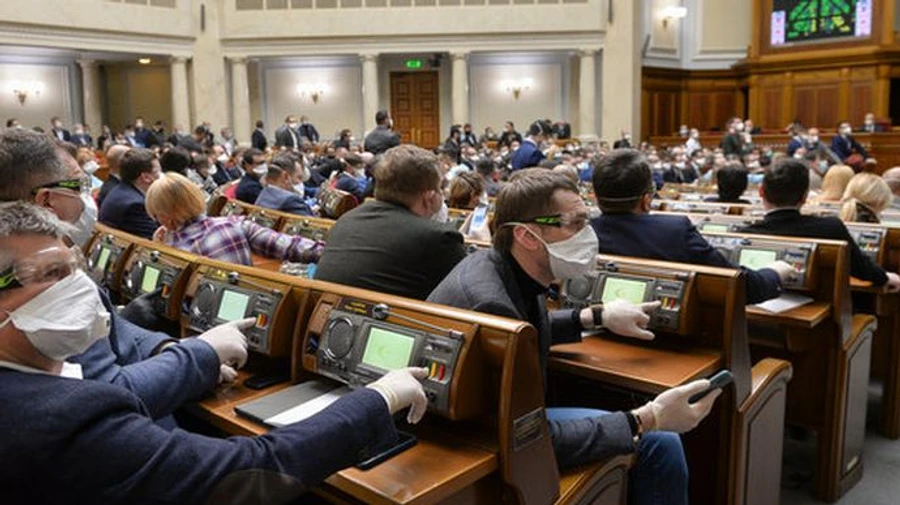 На внеочередном заседании Рады в четверг рассмотрят 13 вопросов