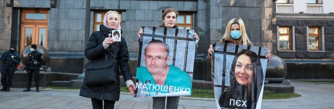 Мама в камері порізала собі вени: історії полонених, які не потрапили в список на обмін