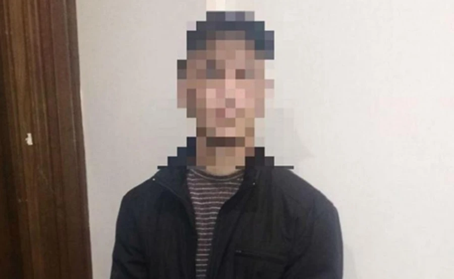 Чоловіка, який жбурляв каміння у Генпрокуратуру, відправили у психлікарню 