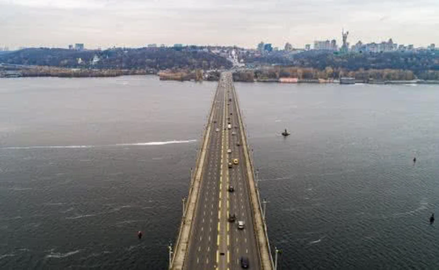 На мосту Патона відновили рух